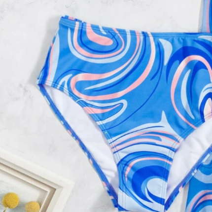 Bikini à imprimé taille haute avec jupe de plage – Image 3