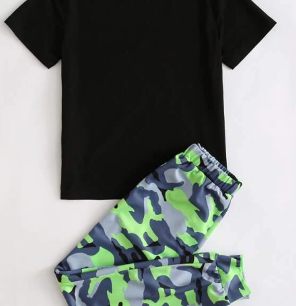 SHEIN Boys Slogan Graphic Top & Camo Pants Set – Image 2